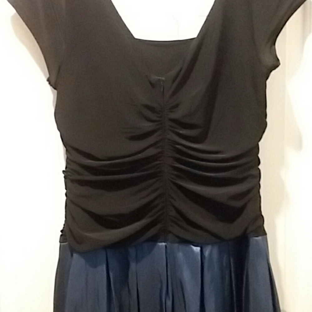 Dress - Picture 5 of 7